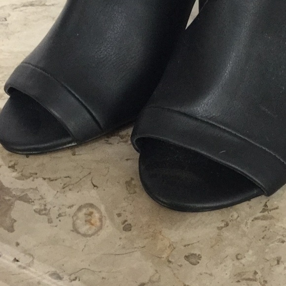 BOSTON PROPER BLACK BACK OUT HIGH HEELS - Picture 6 of 8